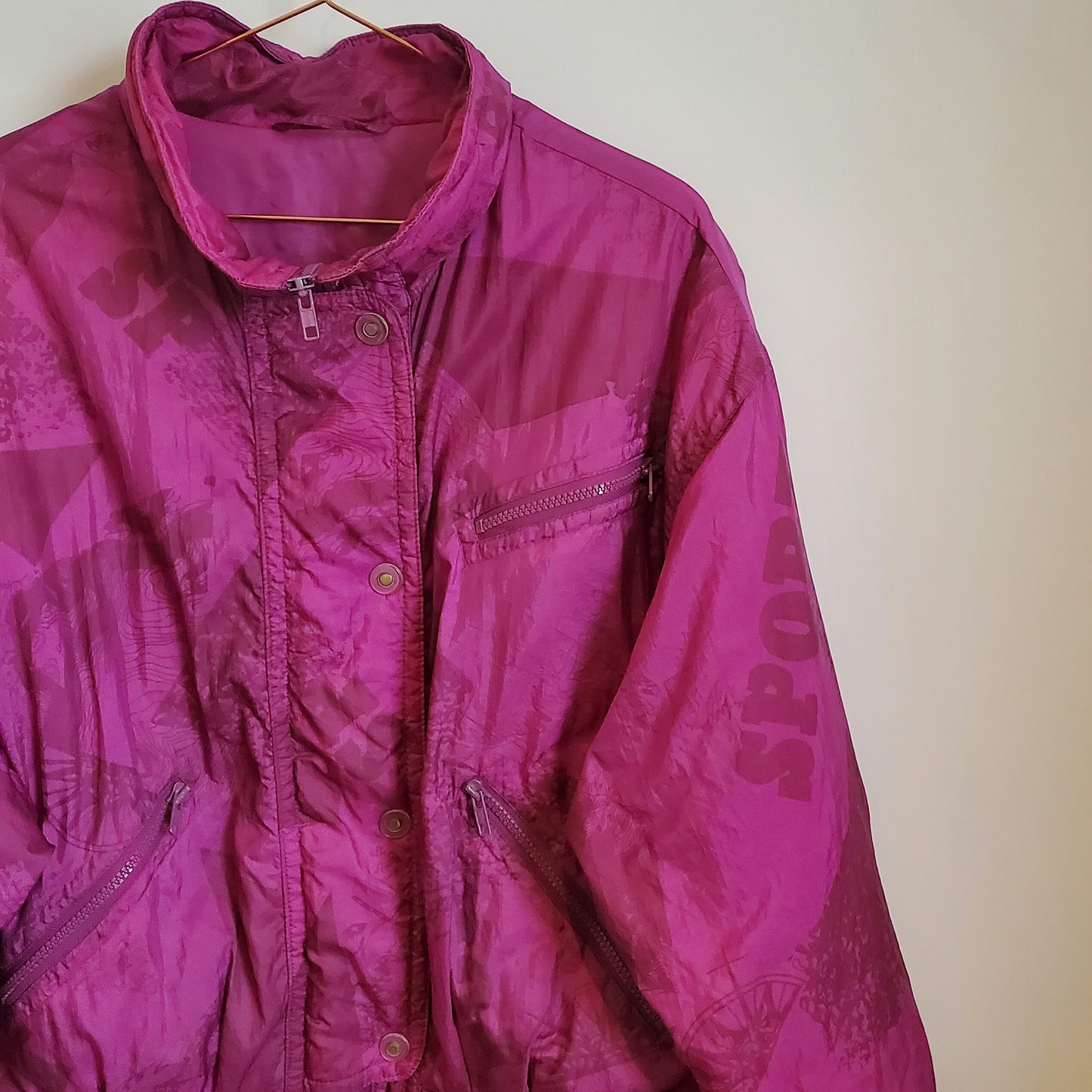Sustainable vintage 90s ski jacket in pink