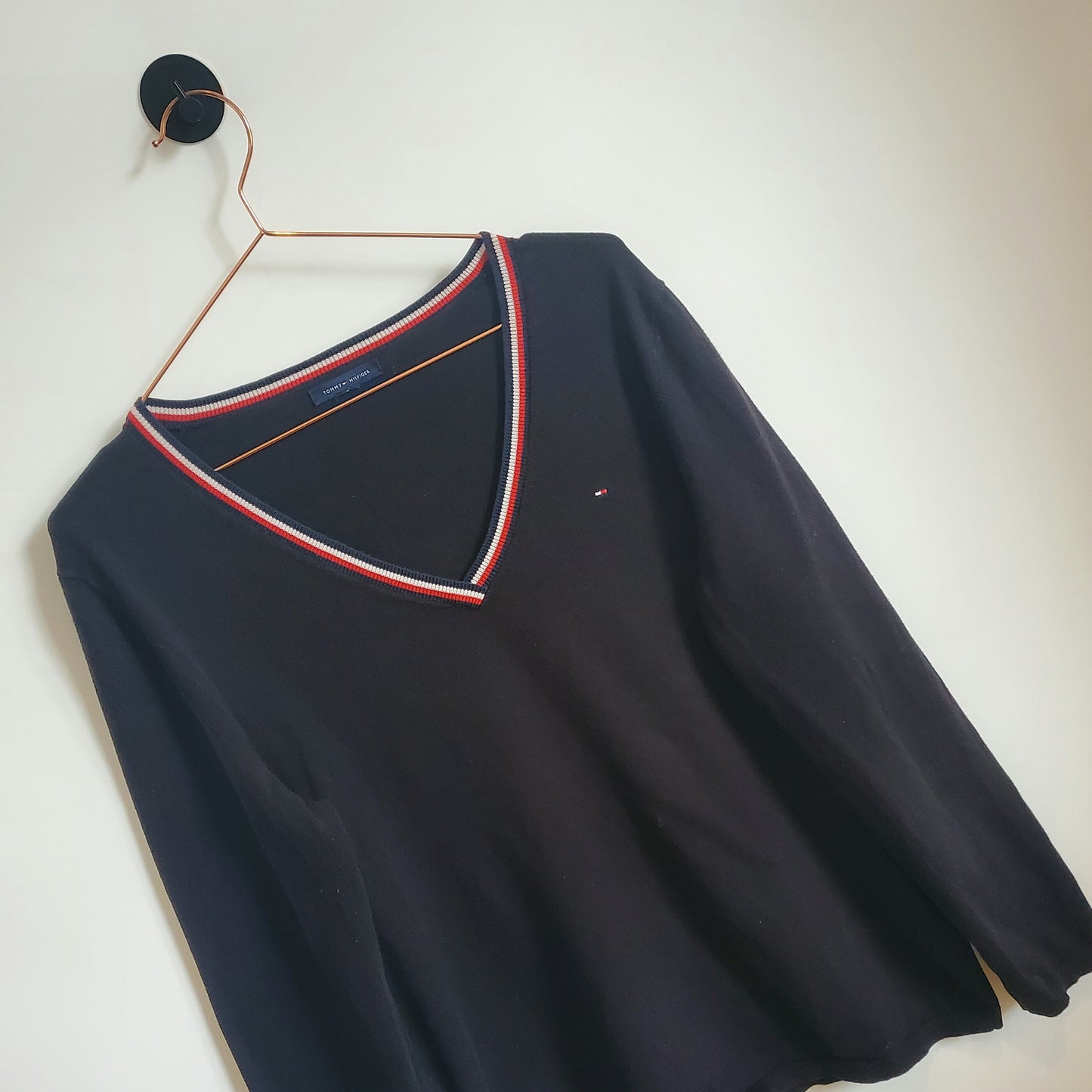 Vintage 90s V-Neck Tommy Hilfiger Jumper | Size M