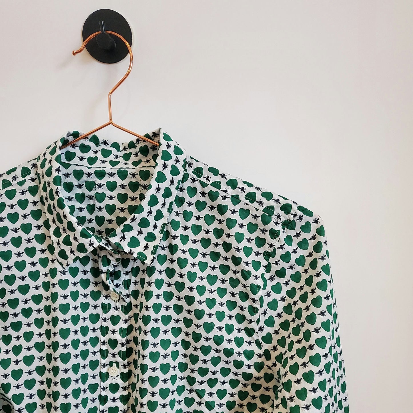 Reworked Vintage Heart and Bee Crop Shirt | Size 8