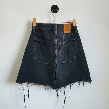 Preloved 2019 Levi's Short Denim Skirt | Size 8