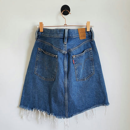 Preloved 2019 Levi's Short Denim Skirt | Size 12