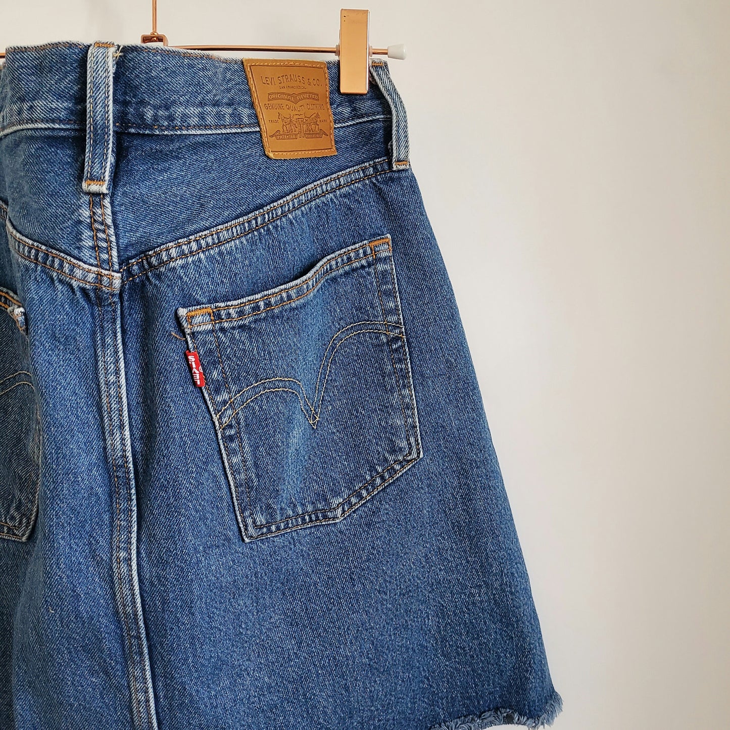 Preloved 2019 Levi's Short Denim Skirt | Size 12