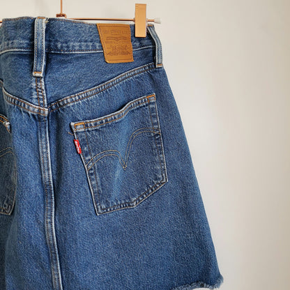 Preloved 2019 Levi's Short Denim Skirt | Size 12