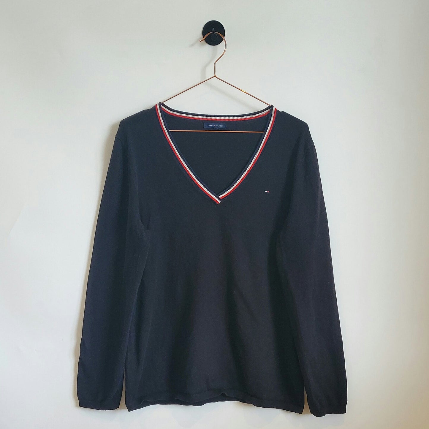 Vintage 90s V-Neck Tommy Hilfiger Jumper | Size M