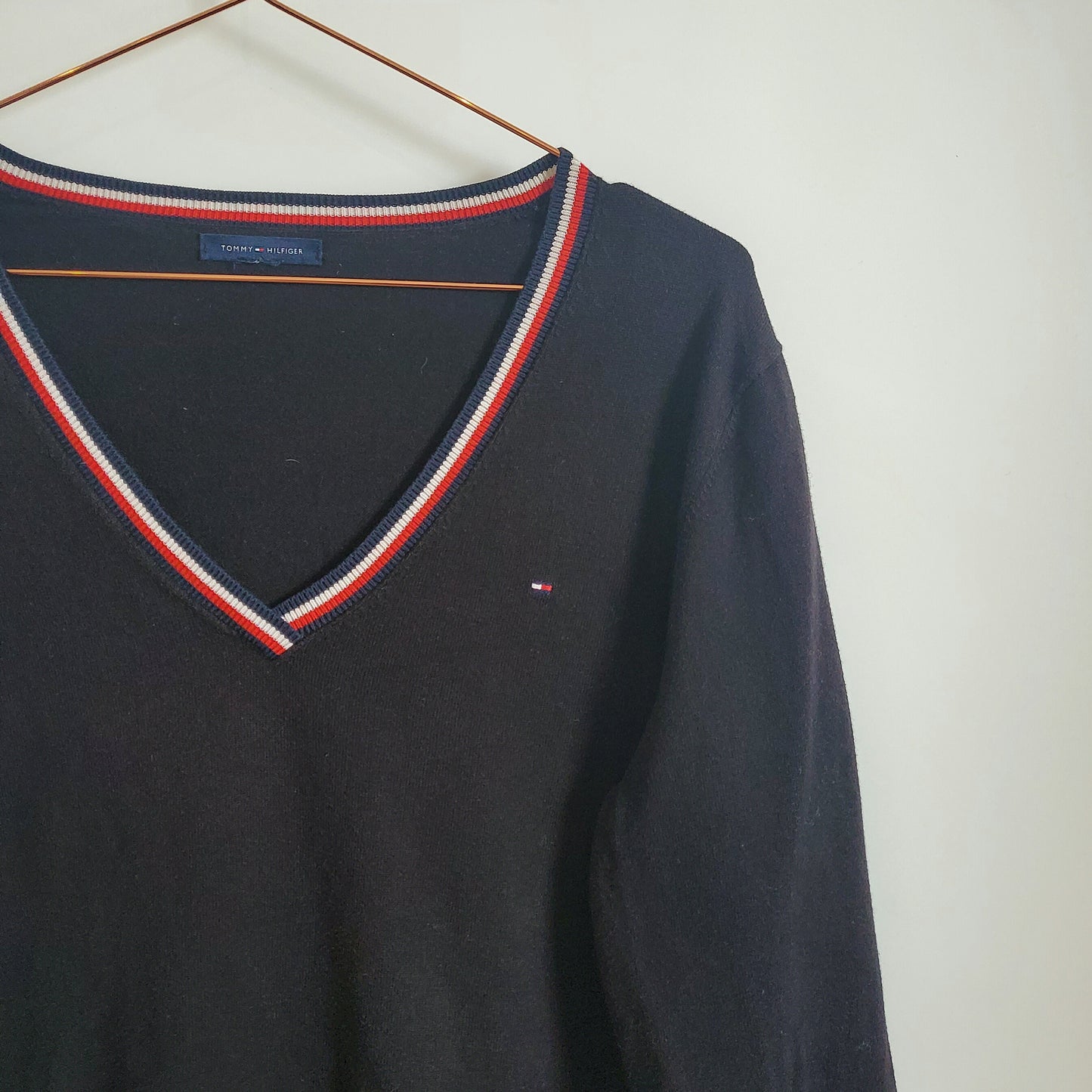 Vintage 90s V-Neck Tommy Hilfiger Jumper | Size M